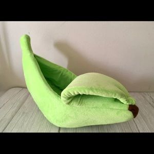 Green Banana Pet Bed 🍌